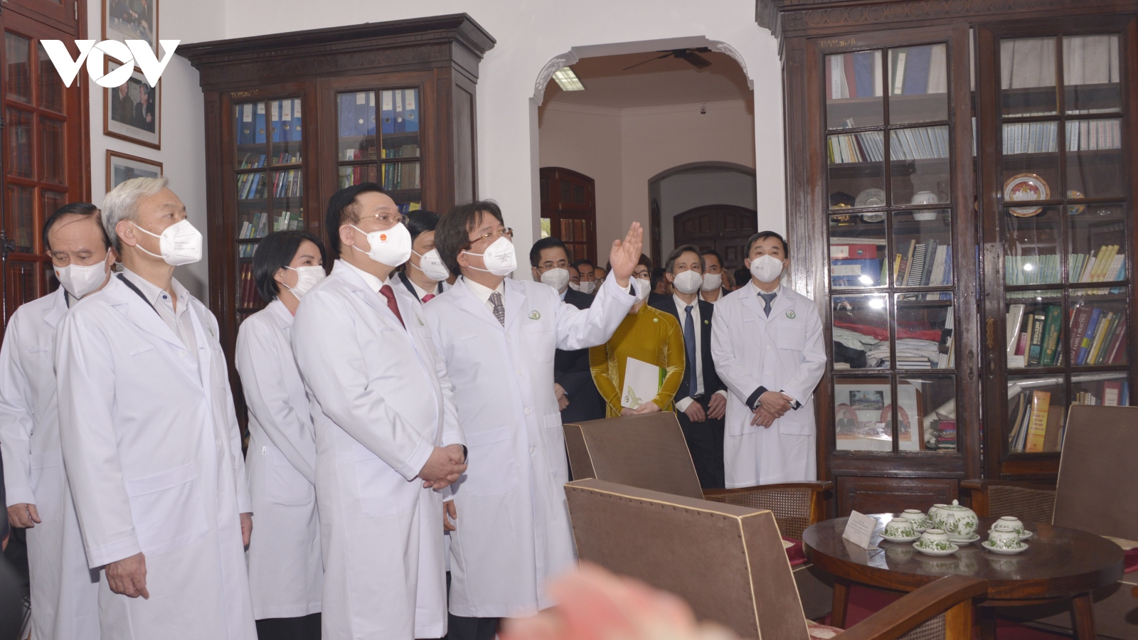 Chủ tịch Quốc hội Vương Đình Huệ thăm Bệnh viện Hữu nghị Việt Đức
